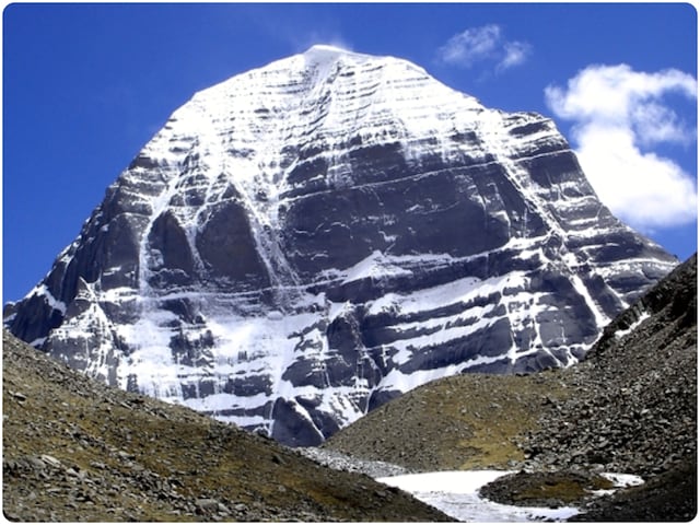 भारतीय तीर्थयात्रियों का पहला जत्था पहुंचा कैलाश पर्वत और मानसरोवर झील भारतीय तीर्थयात्रियों का पहला जत्था पहुंचा कैलाश पर्वत और मानसरोवर झील