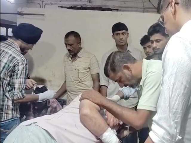 तेजधार हथियार से युवक पर हमला, पीजीआई में जिंदगी और मौत से जंग लड़ रहा प्रवीण तेजधार हथियार से युवक पर हमला, पीजीआई में जिंदगी और मौत से जंग लड़ रहा प्रवीण