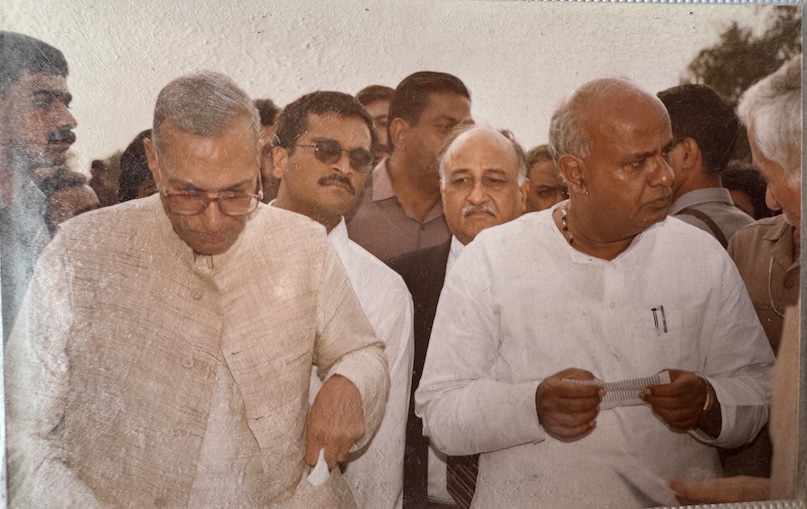 '4 उनकी जीप में घायल ...', 29 साल पहले अहमदाबाद की तरह विमान दुर्घटना का चश्मदीद गवाह क्या था? 349 लोग मर गए 3 PM 2025 06 f9f5e533ed608078df6f766b296016d9