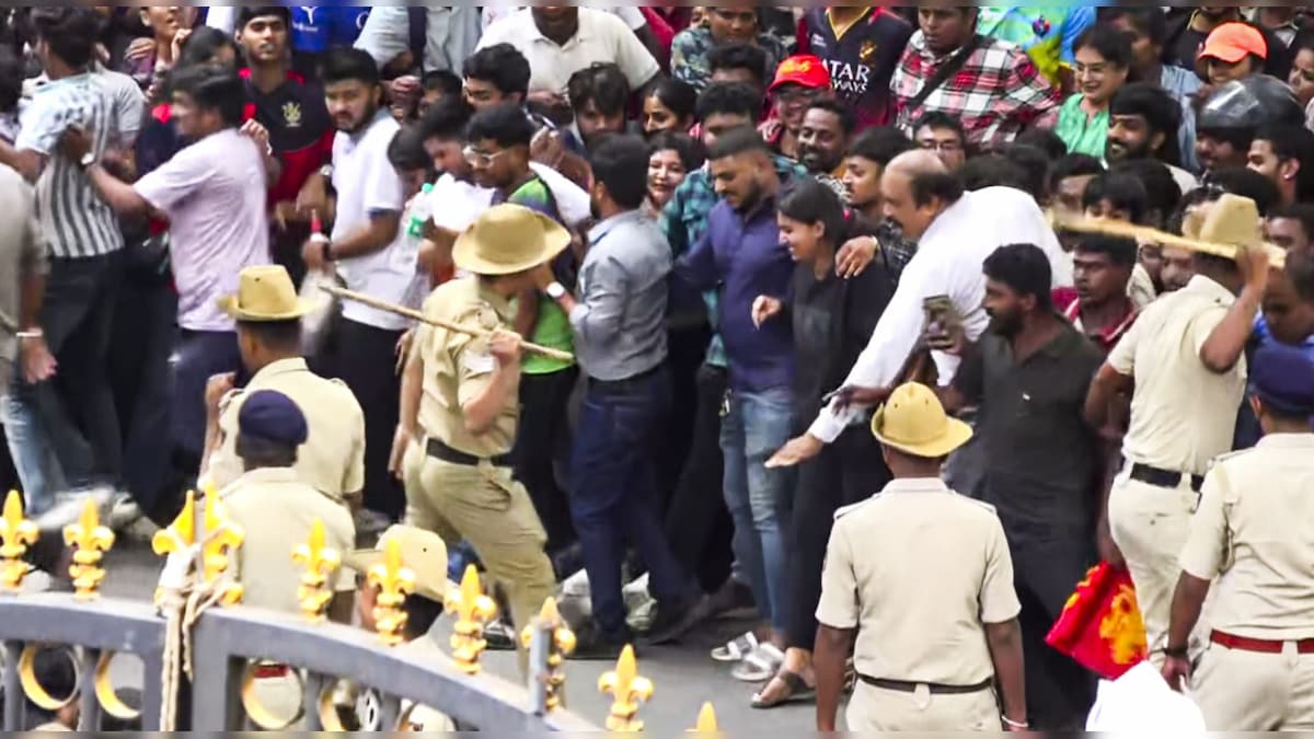 RCB Victory parade Bengaluru stampede : आरसीबी की आईपीएल 2025 जीत की विक्ट्री परेड में भगदड़, RCB, इवेंट ऑर्गनाइजर्स और KCA के खिलाफ FIR दर्ज