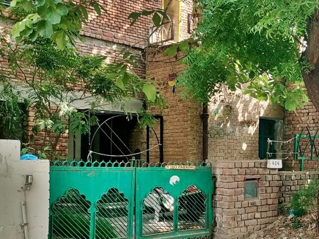 पत्नी 4 दिनों तक पति की लाश के साथ रहती रही, शरीर सड़ने लगा, जैसे यह पता चला था