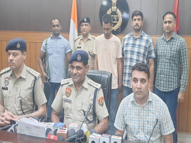 नकली डीएसपी गिरफ्तार, सुरक्षा निविदा प्राप्त करने के नाम पर धोखा दिया गया था नकली डीएसपी गिरफ्तार, सुरक्षा निविदा प्राप्त करने के नाम पर धोखा दिया गया था