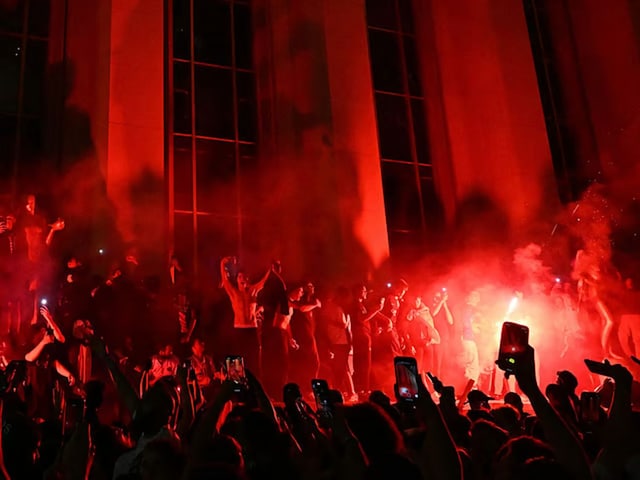 Why Paris is burning? How to win a win in league in celebrations, 559 arrest in France