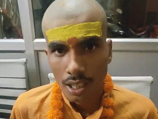 मंदिर में गया मोहम्मद करीम, पिलाया गया गोमूत्र, कहा- आज से अमन, हुई घर वापसी