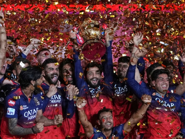 चैंपियन बनने के बाद RCB की विक्ट्री परेड, कब और कहां देखें लाइव टेलीकास्ट चैंपियन बनने के बाद RCB की विक्ट्री परेड, कब और कहां देखें लाइव टेलीकास्ट