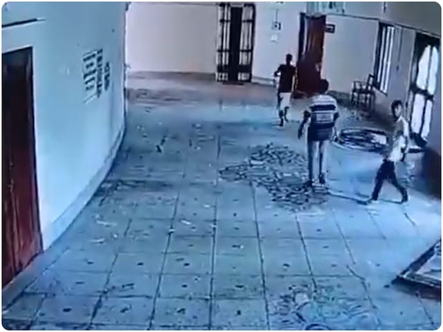 आतंकियों पर लगाम लगाए बांग्लादेश, टैगोर के घर में तोड़फोड़ पर भारत की दो टूक आतंकियों पर लगाम लगाए बांग्लादेश, टैगोर के घर में तोड़फोड़ पर भारत की दो टूक