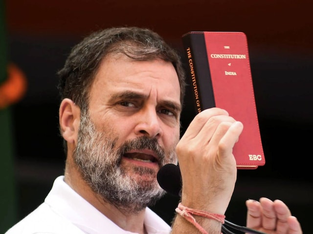 'इन्हें मनुस्मृति चाहिए, संविधान नहीं' संघ नेता होसबोले के बयान पर भड़के राहुल 'इन्हें मनुस्मृति चाहिए, संविधान नहीं' संघ नेता होसबोले के बयान पर भड़के राहुल
