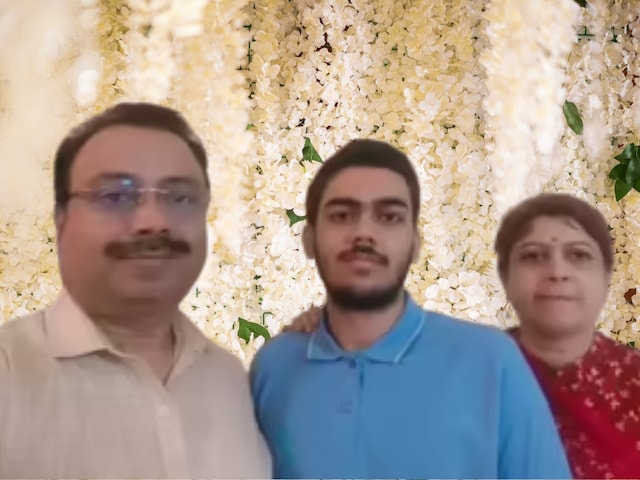रेलवे कर्मचारी के बेटे का कमाल, JEE में बनाई खास रणनीति, हासिल की 161वीं रैंक रेलवे कर्मचारी के बेटे का कमाल, JEE में बनाई खास रणनीति, हासिल की 161वीं रैंक