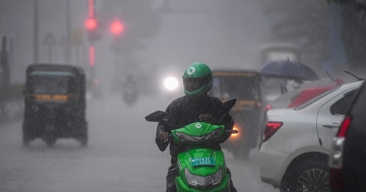 Rain Alert Live Updates: नॉर्थ ईस्ट में बारिश का तांडव, दिल्ली-राजस्थान के लिए IMD ने दी गुड न्यूज