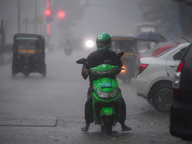 नॉर्थ ईस्ट में बारिश का तांडव, दिल्ली-राजस्थान के लिए IMD की गुड न्यूज नॉर्थ ईस्ट में बारिश का तांडव, दिल्ली-राजस्थान के लिए IMD की गुड न्यूज
