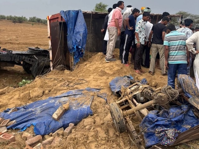 बिग रोड दुर्घटना ... तीन मारे गए, चार घायल हुए उच्च गति ट्रेलर के कारण ऑटो पर पलट गया बिग रोड दुर्घटना ... तीन मारे गए, चार घायल हुए उच्च गति ट्रेलर के कारण ऑटो पर पलट गया