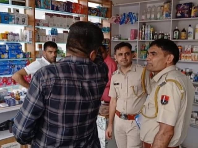 क्या हो रहा है ... डॉक्टर कल्का ट्रेन के सामने कूद गए, गोली मारकर हत्या कर दी