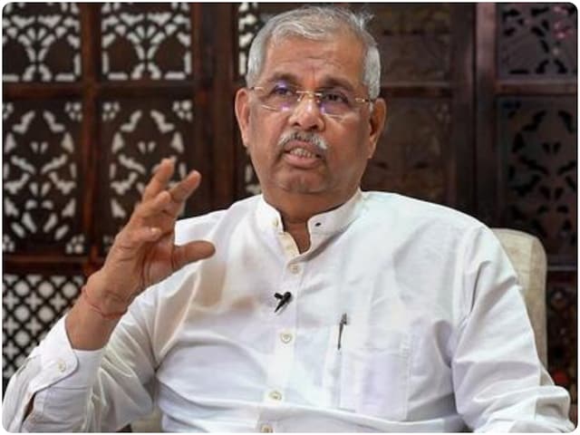 'भारत माता' के मुद्दे पर गरमाई राजनीति! केरल के राज्यपाल ने भाकपा पर कसा तंज 'भारत माता' के मुद्दे पर गरमाई राजनीति! केरल के राज्यपाल ने भाकपा पर कसा तंज