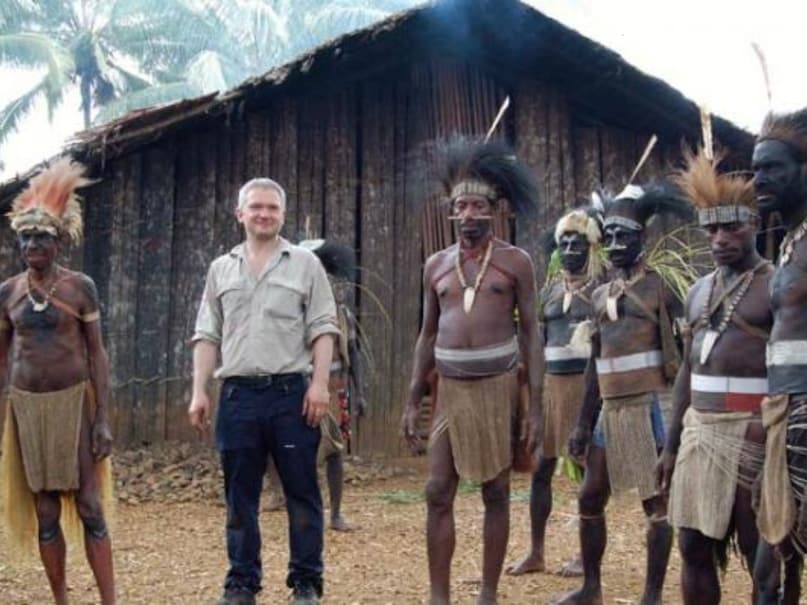 The tribes that meet the outside world after 55000 years ... still live on trees and stay on trees 8