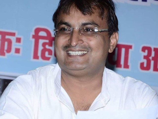 पतियों की हत्या का जिम्मेदार कौन? प्रोफेसर ने RSS से जोड़ा कनेक्शन पतियों की हत्या का जिम्मेदार कौन? प्रोफेसर ने RSS से जोड़ा कनेक्शन