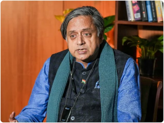 शशि थरूर जैसे नेता सोनिया और राहुल को सही दिशा दिखाने की कोशिश कर रहे लेकिन... शशि थरूर जैसे नेता सोनिया और राहुल को सही दिशा दिखाने की कोशिश कर रहे लेकिन...