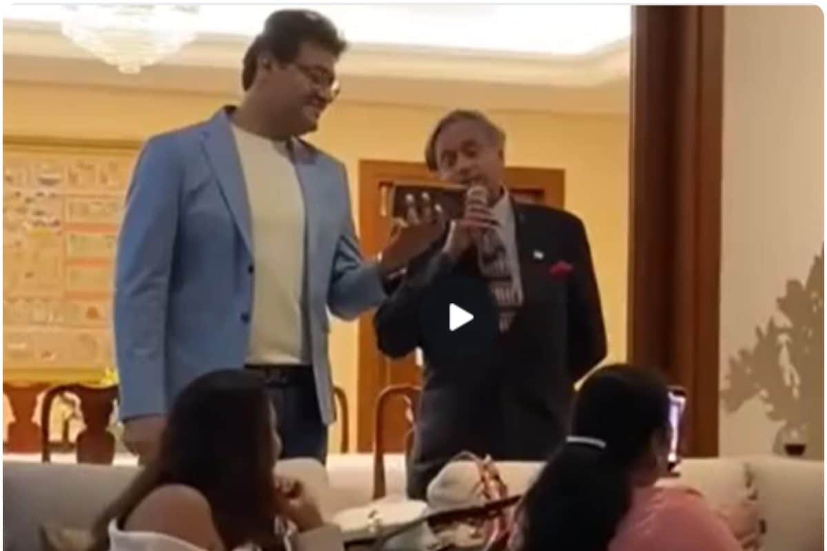 एक अजनबी हसीना से शशि थरूर का दिखा अलग अंदाज चौंका देगा आपको ये VIDEO