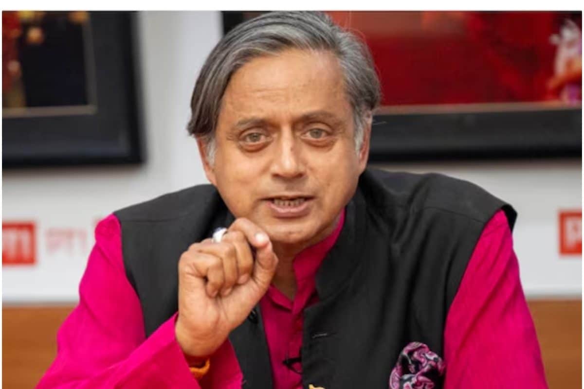 थरूर जा रहे कांग्रेस से दूर खुद बोले- सरकार की तरफ बढ़ा दिए कदम मायने समझिए
