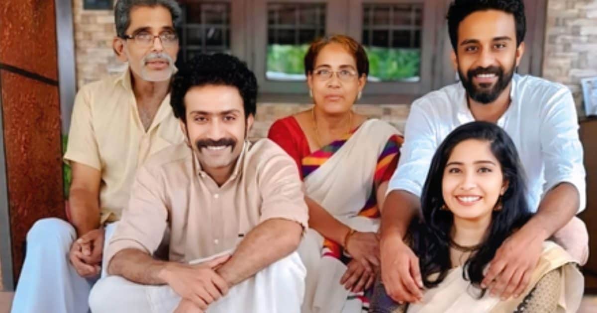 मलयालम एक्टर शाइन टॉम चाको के पिता की कार दुर्घटना में मौत. - News18 हिंदी