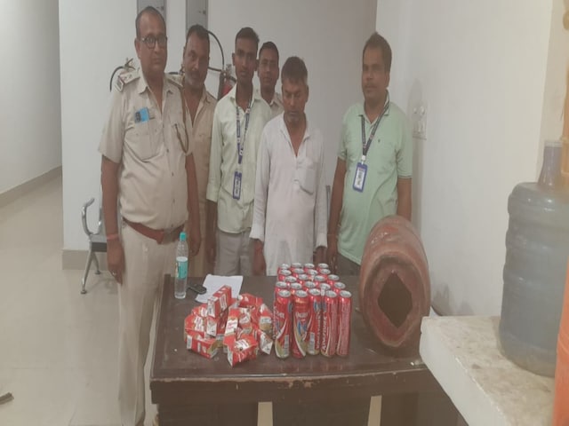 तस्करों का दिमाग घुमा देने वाला प्लान, LPG सिलेंडर से कर रहे थे शराब तस्करी तस्करों का दिमाग घुमा देने वाला प्लान, LPG सिलेंडर से कर रहे थे शराब तस्करी