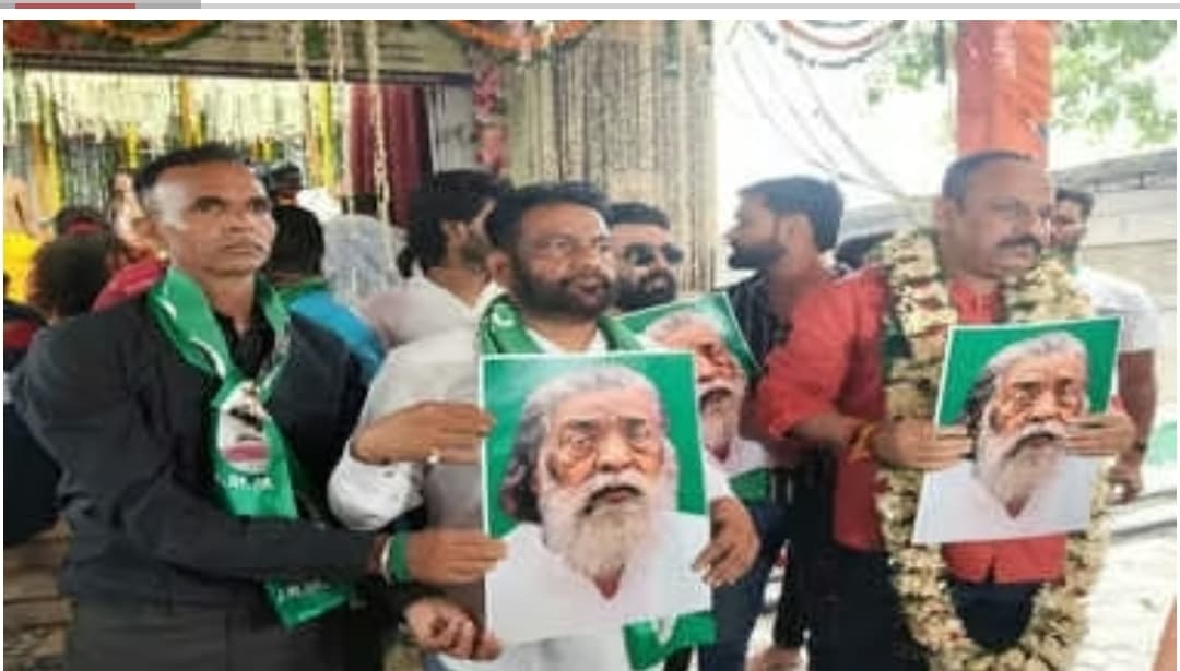 शिबू सोरेन के लिए लोगों ने की पूजा-अर्चना, गंगाराम हॉस्पिटल पहुंच रहे हैं लोग