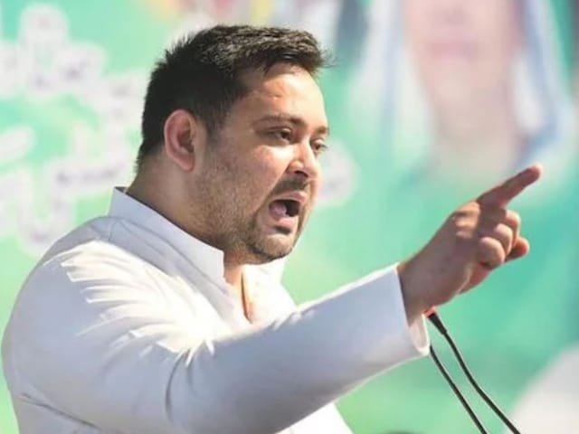 'एक ही जाति के लोग कथावाचक क्यों होते हैं...'  तेजस्वी ने भड़का दी चिंगारी?