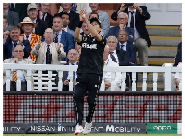 Changed rule, ICC break on catch acrobatics, the ball thrown 2 times, the game is played ... Changed rule, ICC break on catch acrobatics, the ball thrown 2 times, the game is played ...