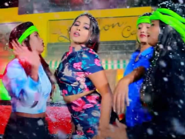 Top Bhojpuri Song: 10 Deke Kiss L 20 Deke Miss L, 500-1000 Shouts from Yahu Top Bhojpuri Song: 10 Deke Kiss L 20 Deke Miss L, 500-1000 Shouts from Yahu