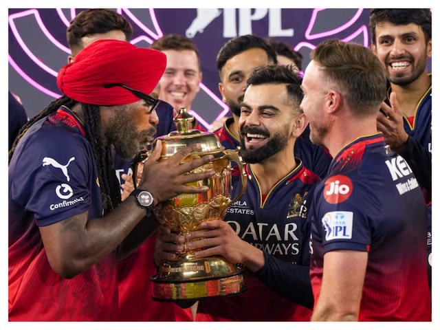 E Sala Cup Namdu ... Kohli, de Villiers and Gayle raised the slogan together, what is means E Sala Cup Namdu ... Kohli, de Villiers and Gayle raised the slogan together, what is means