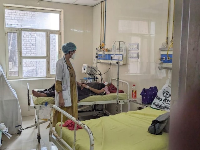 जज्बे को सलाम! कोरोना के नए वेरिएंट को मात देकर महिला ने दिया बेटी को जन्म