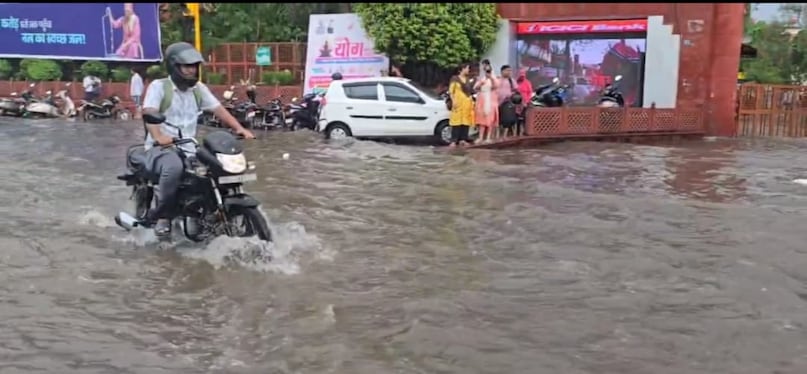 JHAJJHAM RAINS ने जयपुर में आपदा पैदा की, सड़कों पर भारी जलभराव जीवन को परेशान किया 6 WhatsApp Image 2025 06 20 at 16.13.15 2025 06 da9529fa46edacbfee6633f42412e6cc