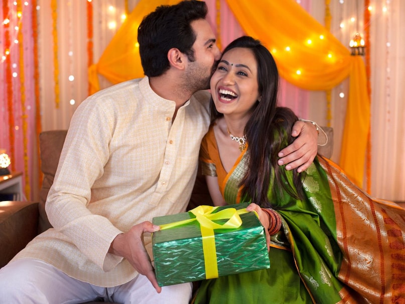 Kajari Teej Gift Ideas, Kajari Teej Gifts for Your Wife, What to Gift on Kajari Teej, Best Gift Ideas for Kajari Teej
