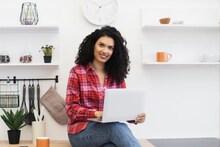 घर बैठे कमाई का बढ़िया मौका, इन 10 नौकरियों में मेहनत कम, लेकिन कमाई भरपूर