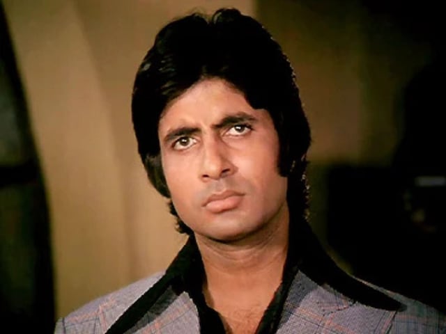 Neither honor nor money, Amitabh Bachchan had to roll papad for 1 film Neither honor nor money, Amitabh Bachchan had to roll papad for 1 film