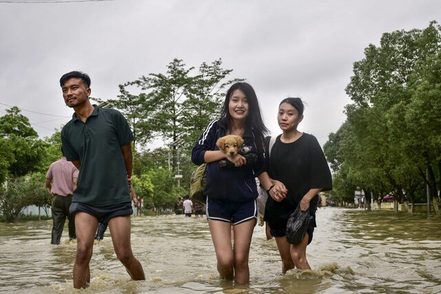  पूर्वोत्तर में बाढ़ का कहर, देश में कोरोना का कहर