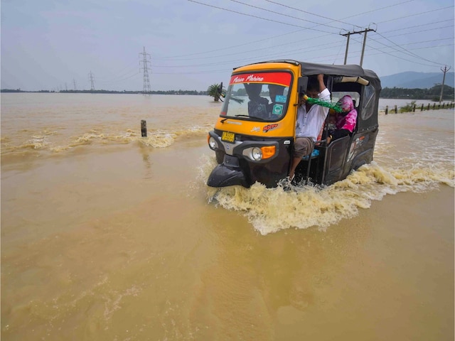 कुदरत की दृष्टि ऐसी हुई वक्र, जिंदगी में आ गया भूचाल, सबकुछ तहस-नहस कुदरत की दृष्टि ऐसी हुई वक्र, जिंदगी में आ गया भूचाल, सबकुछ तहस-नहस