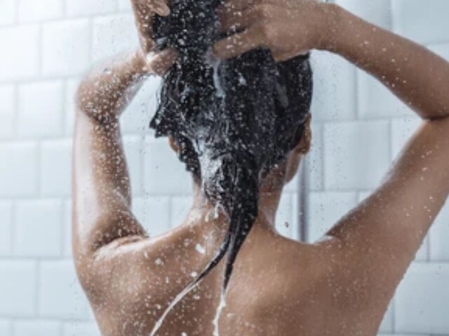 युवक ने स्नान करते हुए बाथरूम में प्रवेश किया, एक वीडियो बनाया, फिर कहा- प्यार ...