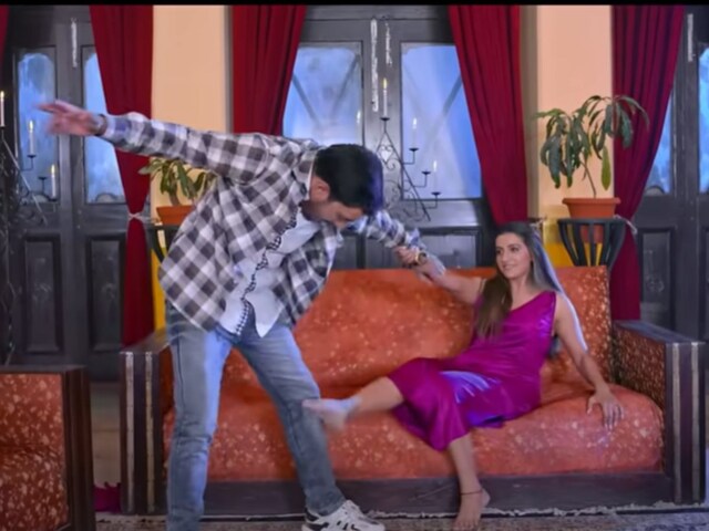 Akshara Singh Song: 'Akshara Singh danced in night
