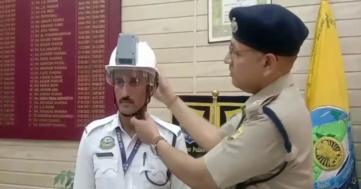 AC Helmet: चिलचिलाती धूप में ट्रैफिक पुलिस के जवानों को ‘कूल’ रखेगा ये AC हेलमेट, जानिये 40 डिग्री में कैसे करेगा काम?