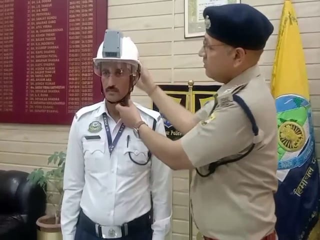 40 डिग्री में ट्रैफिक पुलिस के जवानों को 'कूल' रखेगा AC हेलमेट, जानिये कैसे?
