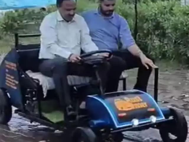 कबाड़ के साथ अद्भुत: दोस्तों ने मजाक में एक कार बनाई, कीमत सुनते ही कीमत खरीद लेंगे कबाड़ के साथ अद्भुत: दोस्तों ने मजाक में एक कार बनाई, कीमत सुनते ही कीमत खरीद लेंगे