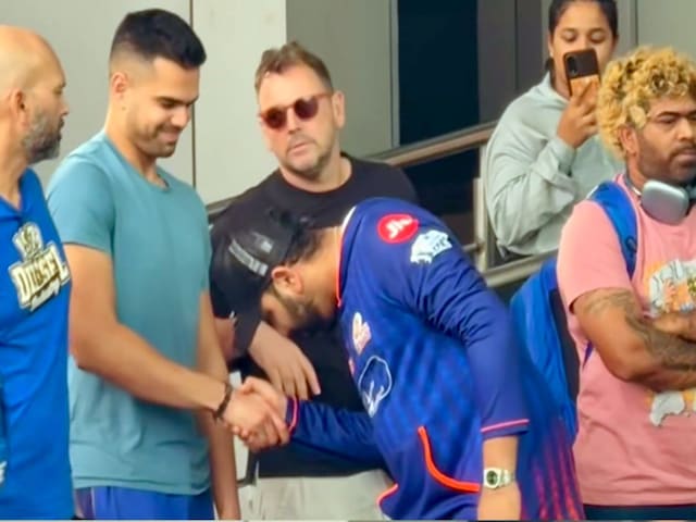 Rohit bowed in front of Arjun Tendulkar, left Mumbai Indians Camp, video viral Rohit bowed in front of Arjun Tendulkar, left Mumbai Indians Camp, video viral