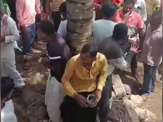 श्रीराम सेना के गोरक्षकों को पेड़ से बांधकर किसने मारा? कर्नाटक में मचा बवाल श्रीराम सेना के गोरक्षकों को पेड़ से बांधकर किसने मारा? कर्नाटक में मचा बवाल