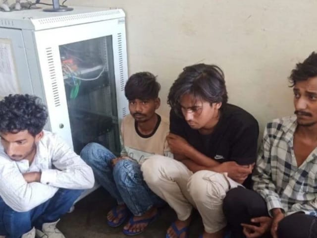 चेहरों पर डर, आंखों में...राजा की हत्या के आरोपी जब पुलिस के शिकंजे में आए नजर चेहरों पर डर, आंखों में...राजा की हत्या के आरोपी जब पुलिस के शिकंजे में आए नजर