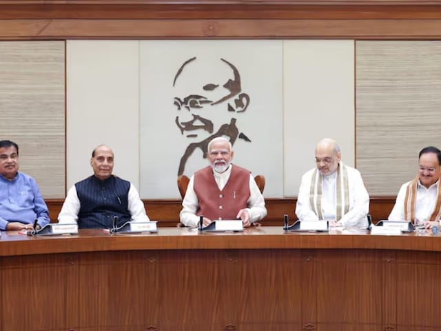 ऑपरेशन सिंदूर के बाद पहली कैबिनेट मीटिंग, सरकार की 'जन-कनेक्ट' योजना शुरू ऑपरेशन सिंदूर के बाद पहली कैबिनेट मीटिंग, सरकार की 'जन-कनेक्ट' योजना शुरू