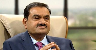 अडानी समूह के सीमेंट उद्योग की एक और कंपनी ने इस साल दमदार रिटर्न दिया है. अंबुजा सीमेंट ने साल 2025 में 2.10 फीसदी का रिटर्न दिया है, जबकि कंपनी का मार्केट कैप पिछले साल के आखिर में 1.32 लाख करोड़ रुपये था, जो अब बढ़कर 1.35 लाख करोड़ रुपये पहुंच गया है. कंपनी के स्टॉक ने ज्यादा रिटर्न तो नहीं दिया, लेकिन पूरे साल में इसका प्रदर्शन स्थिर रहा है.