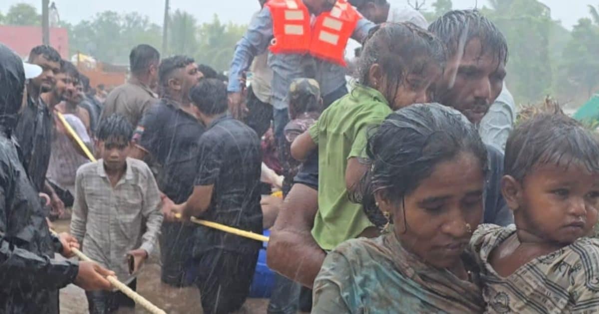 Breaking News Live Updates: गुजरात में आसमान से बरस रही आफत, 18 लोगों की मौत, IMD का रेड अलर्ट, भावनगर में सारे स्कूल बंद