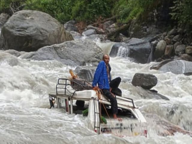 उत्तराखंड से हिमाचल तक आफत, IMD का आज रेड अलर्ट, कई जगह स्कूलों में छुट्टियां उत्तराखंड से हिमाचल तक आफत, IMD का आज रेड अलर्ट, कई जगह स्कूलों में छुट्टियां
