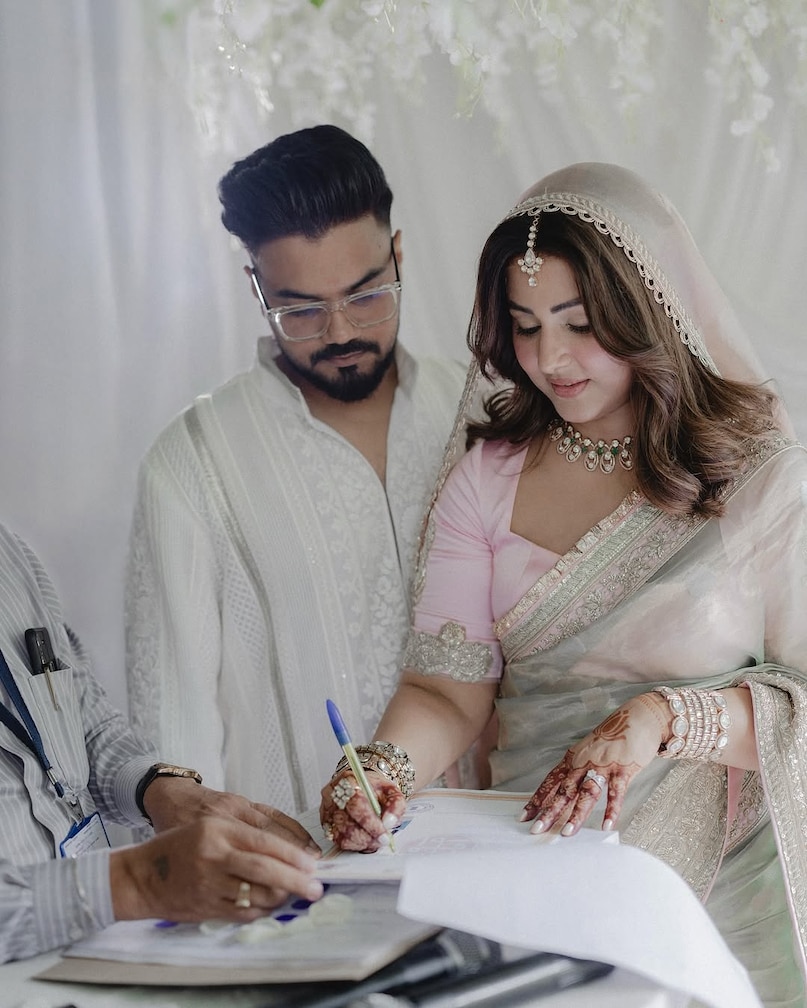 Hina Khan ties the Know with Boyfriend Rocky Dazzles in Opal Handloom Saree at Her Wedding See Picks Hina Khan ties the Know with Boyfriend Rocky Dazzles in Opal Handloom Saree at Her Wedding See Picks
