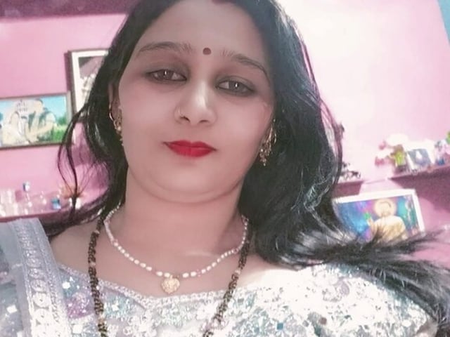 यहां भी पैदा हो गई सोनम रघुवंशी, ठेले वाले से हुआ इश्क, करवा दी पति की हत्या यहां भी पैदा हो गई सोनम रघुवंशी, ठेले वाले से हुआ इश्क, करवा दी पति की हत्या